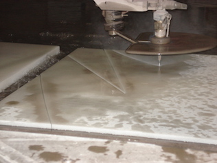 decoupe de marbre par jet d'eau